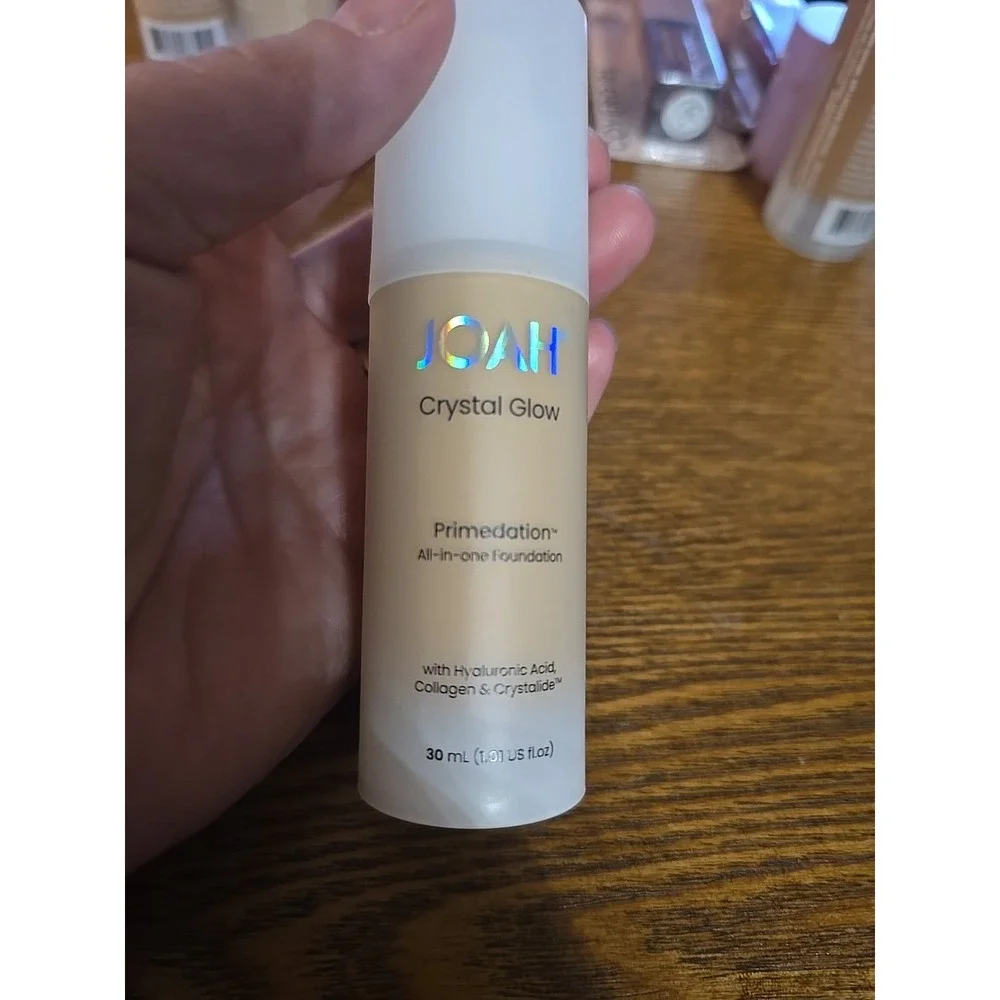 JOAH Foundation Crystal Glow Peptide-Infused‎ LW060